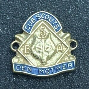 DEN MOTHER Metal Hat or Blouse Emblem, Vintage Cub Boy Scout